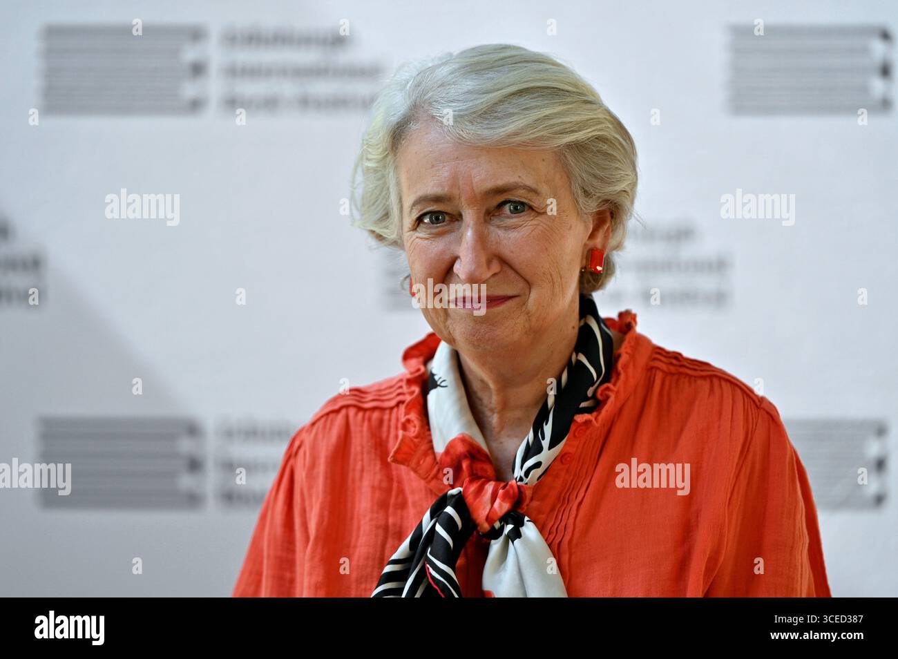 Edimburgo, Scozia, Regno Unito. 17 agosto 2025. Festival Internazionale del libro di Edimburgo: Lindsey Hilsum, autrice e giornalista televisiva alla photocall ufficiale. Crediti: Craig Brown/Alamy Live News Foto Stock