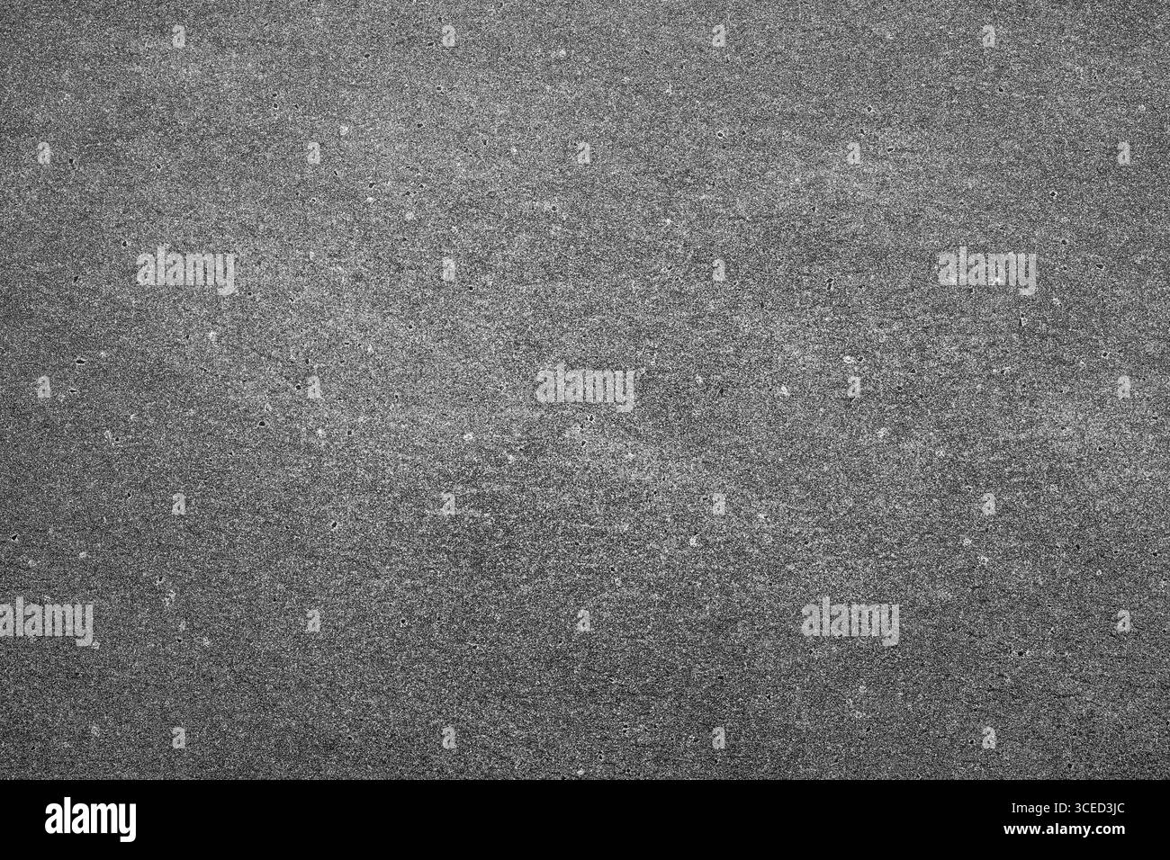 Struttura della parete in cemento grigio ruvido con grani fini e piccoli fori, sfondi, temi di costruzione o modelli di superficie del materiale. Foto Stock