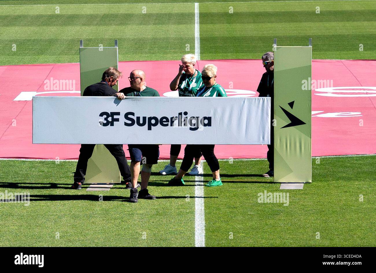 Viborg, Danimarca. 17 agosto 2025. La sigla 3F Super League viene assemblata prima del match di Super League tra Viborg FF e Silkeborg IF all'Energi Viborg Arena, domenica 17 agosto 2025. (Foto: Henning Bagger /Ritzau Scanpix) credito: Ritzau/Alamy Live News Foto Stock