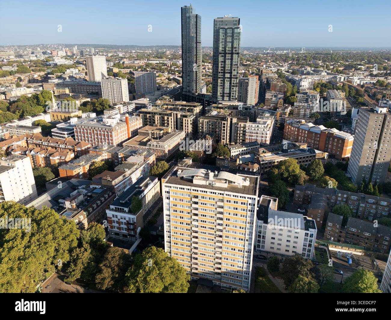 250 City Road è uno sviluppo ad uso misto sulla City Road nel borough di Islington, Londra, progettato da Foster + Partners e sviluppato da Berkeley Foto Stock
