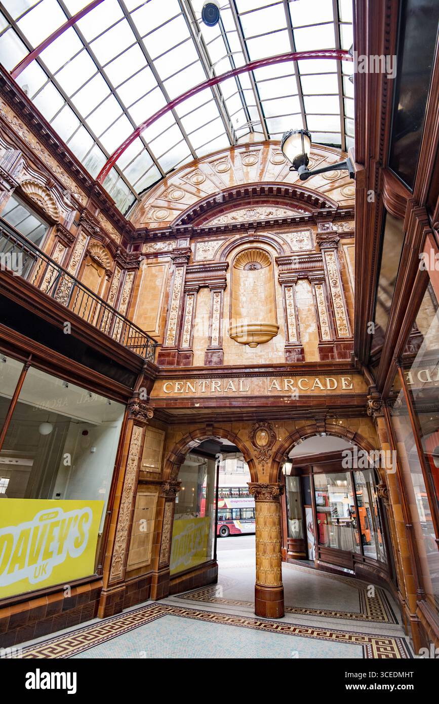 Il Central Arcade Newcastle-upon-Tyne NE1 6CG, con una selezione di boutique indipendenti e una spettacolare architettura, è da non perdere. Foto Stock