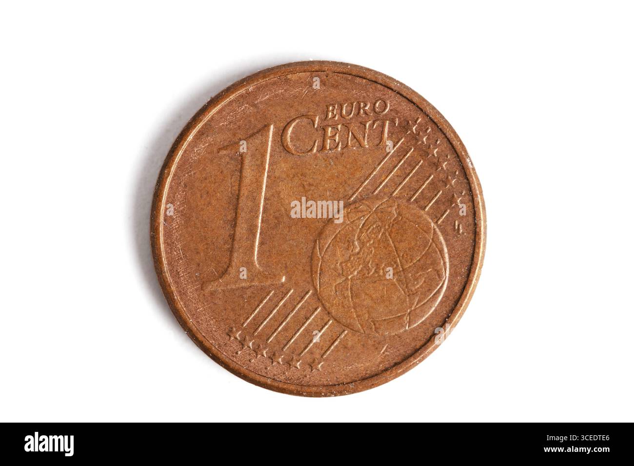 Moneta da un centesimo di euro evidenziata su sfondo bianco. Primo piano Foto Stock