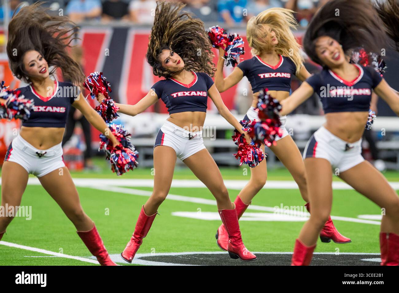 16 agosto 2025: Gli Houston Texans Cheerleaders si esibiscono prima di una gara di pre-stagione tra i Carolina Panthers e gli Houston Texans a Houston, Texas. Trask Smith/CSM Foto Stock