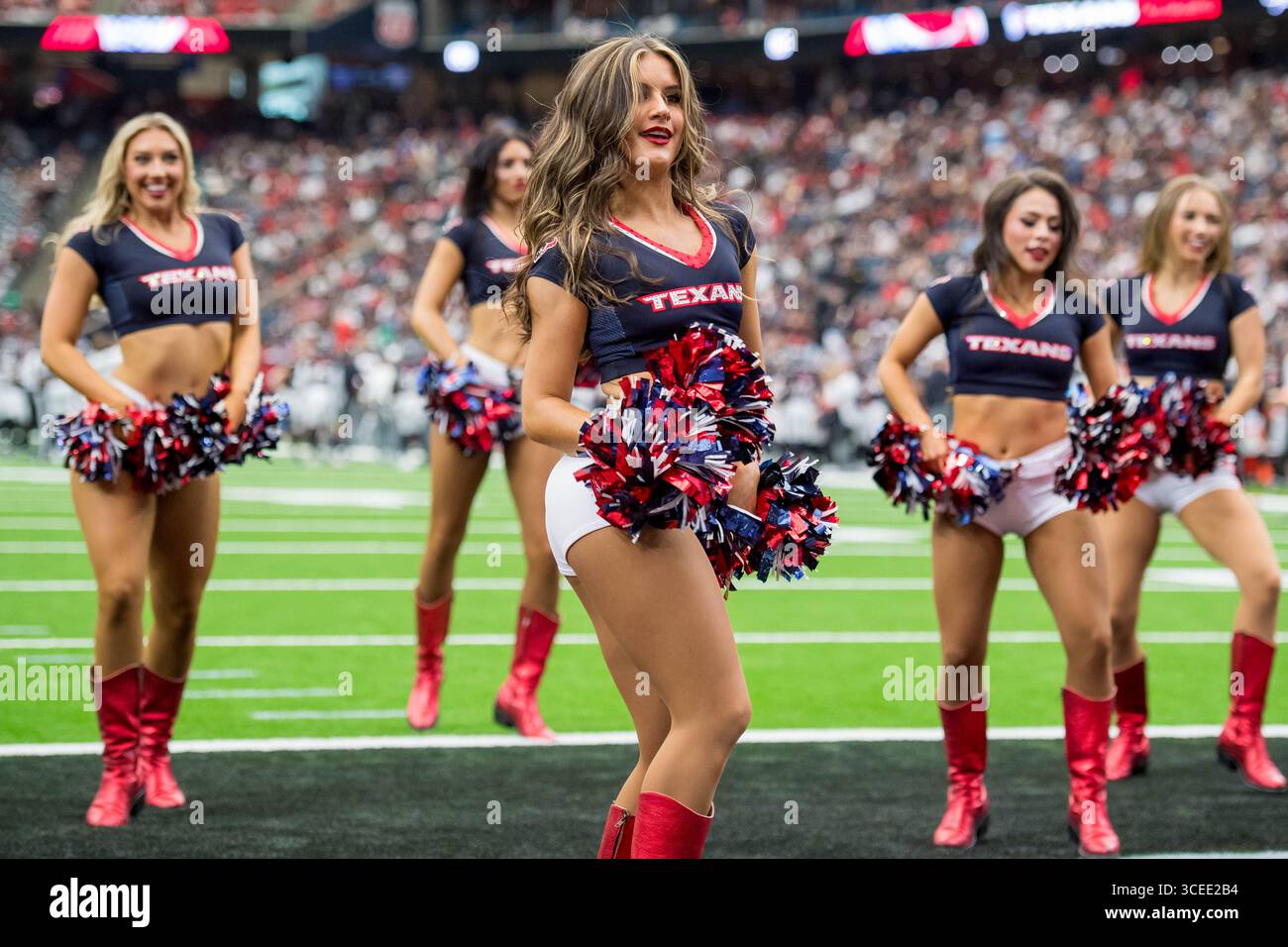 16 agosto 2025: Gli Houston Texans Cheerleaders si esibiscono durante una gara di pre-stagione tra i Carolina Panthers e gli Houston Texans a Houston, Texas. Trask Smith/CSM Foto Stock