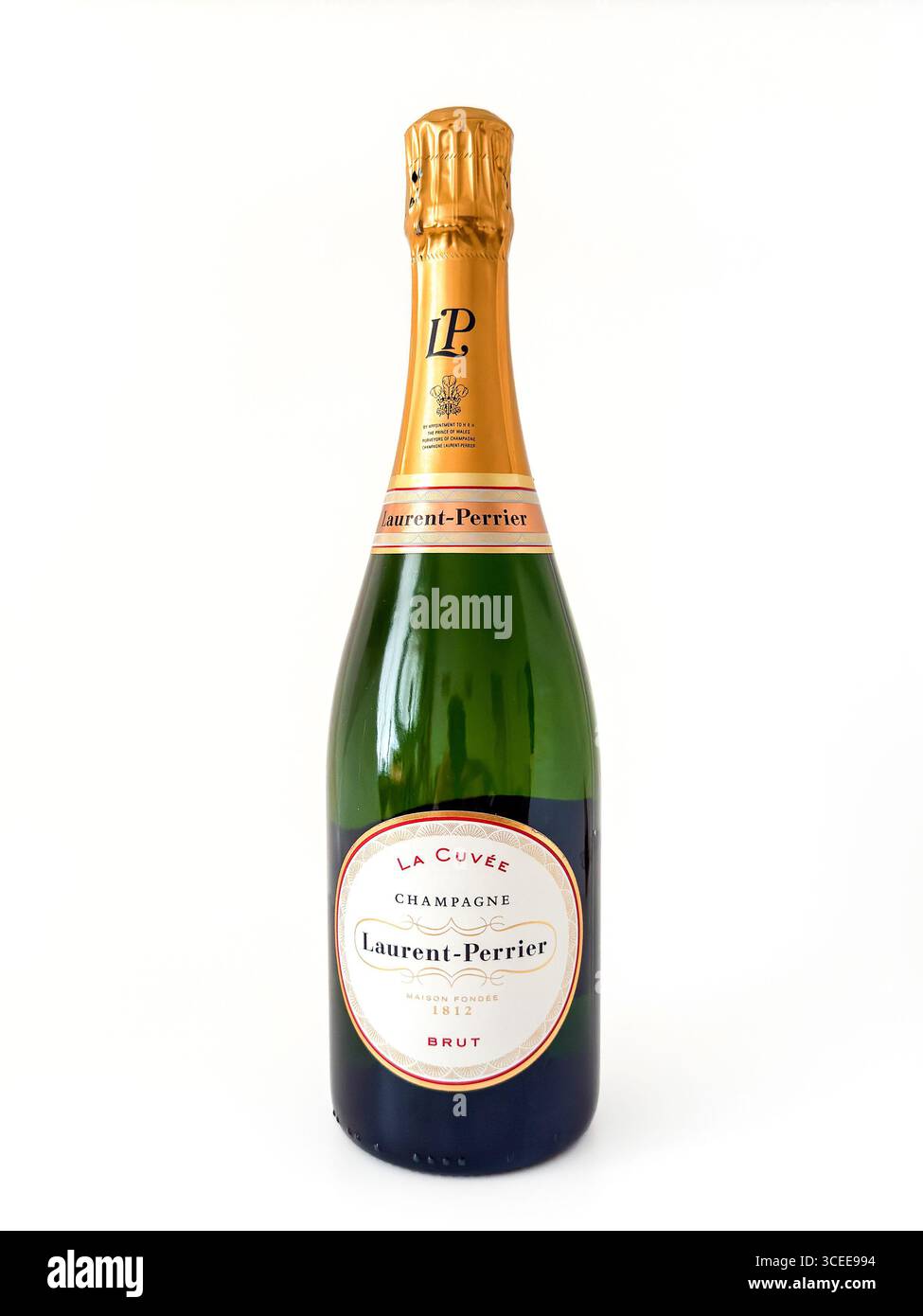 Cardiff, Galles, Regno Unito - 1° maggio 2025: Bottiglia di champagne Laurent-Perrier la Cuvee isolata su fondo bianco - Immagine stock catturata con smartphone