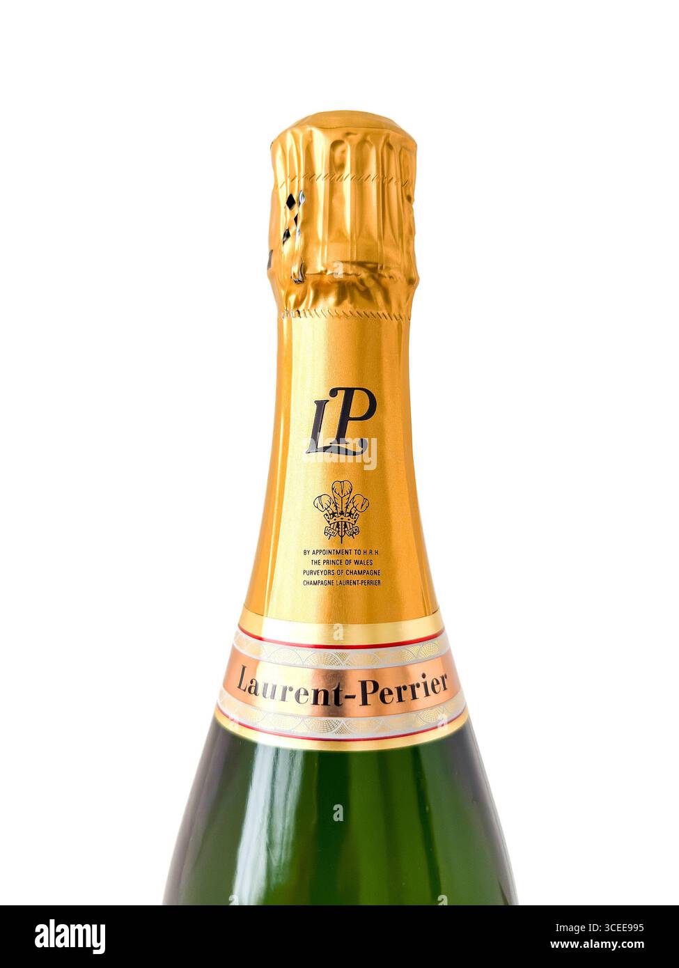 Cardiff, Galles, Regno Unito - 1° maggio 2025: Vista ravvicinata di una bottiglia di champagne Laurent-Perrier la Cuvee isolata su un fondo bianco - Immagine stock catturata con smartphone