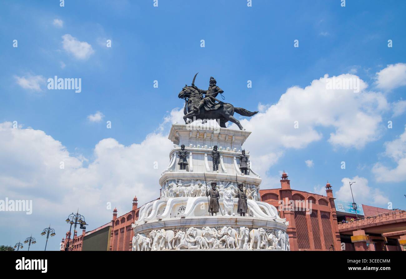 Statua del Maharaja Ranjit Singh ad Amritsar Foto Stock