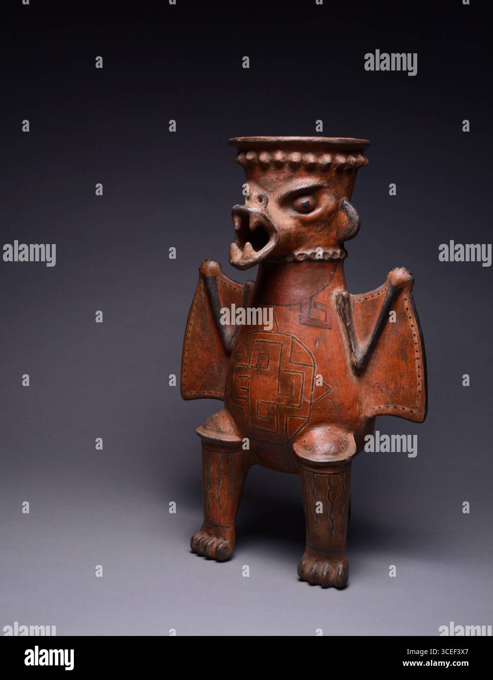 Antica arte precolombiana: Vaso di un pipistrello in terracotta costaricano Foto Stock