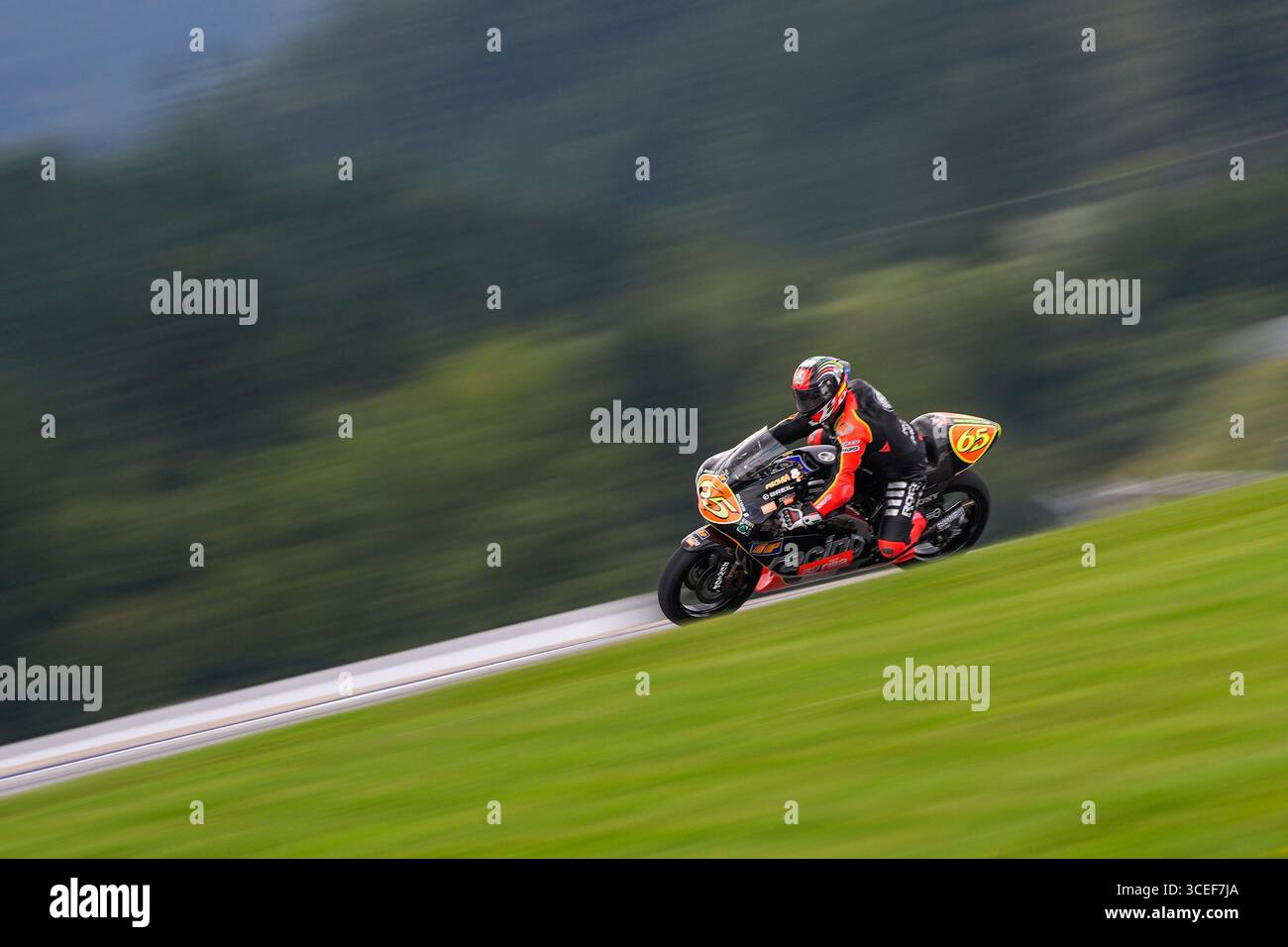 Spielberg, Austria. 18 agosto 2025. SPIELBERG, AUSTRIA - 17 AGOSTO: L'ex campione del mondo Loris Capirossi d'Italia nella parata delle leggende durante la gara del MotoGP d'Austria al Red Bull Ring il 17 agosto 2025 a Spielberg, Austria.250817 SEPA 19 105 - 20250818 PD0013 credito: APA-PictureDesk/Alamy Live News Foto Stock