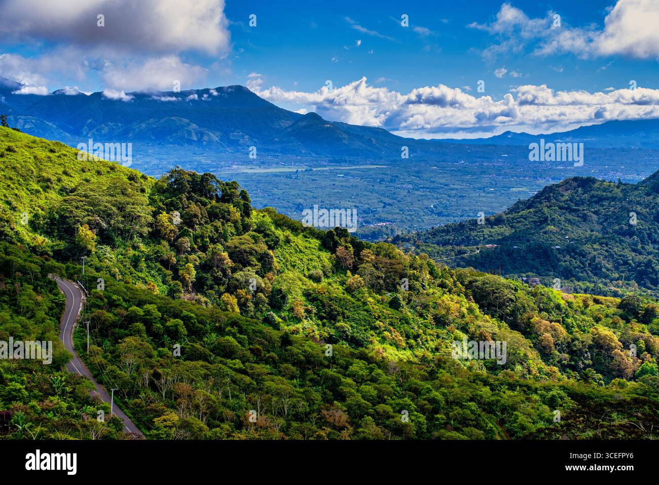 La bellezza di Aceh offre un panorama naturale che non è secondo a nessuno. Oltre alle spiagge e alle isole con la loro bellezza, c'è anche un'attrazione turistica Foto Stock