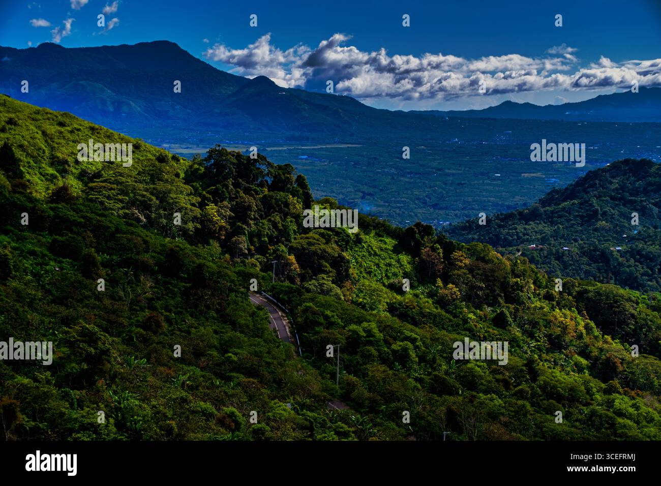 La bellezza di Aceh offre un panorama naturale che non è secondo a nessuno. Oltre alle spiagge e alle isole con la loro bellezza, c'è anche un'attrazione turistica Foto Stock