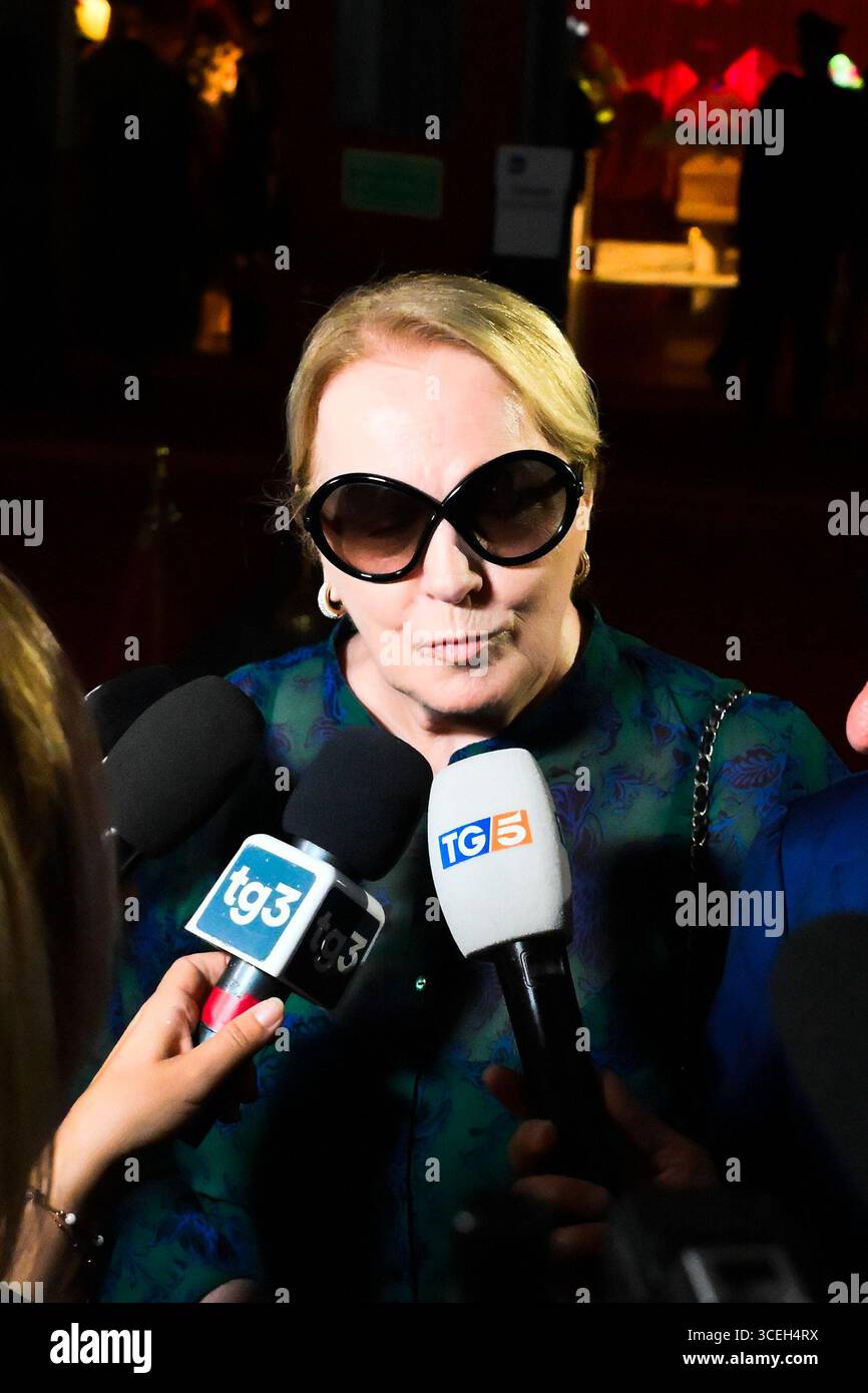 Roma, Italia. 18 agosto 2025. Roma, Pippo Baudo muore alla casa funeraria. Nella foto Katia Ricciarelli. Credito: Agenzia fotografica indipendente/Alamy Live News Foto Stock