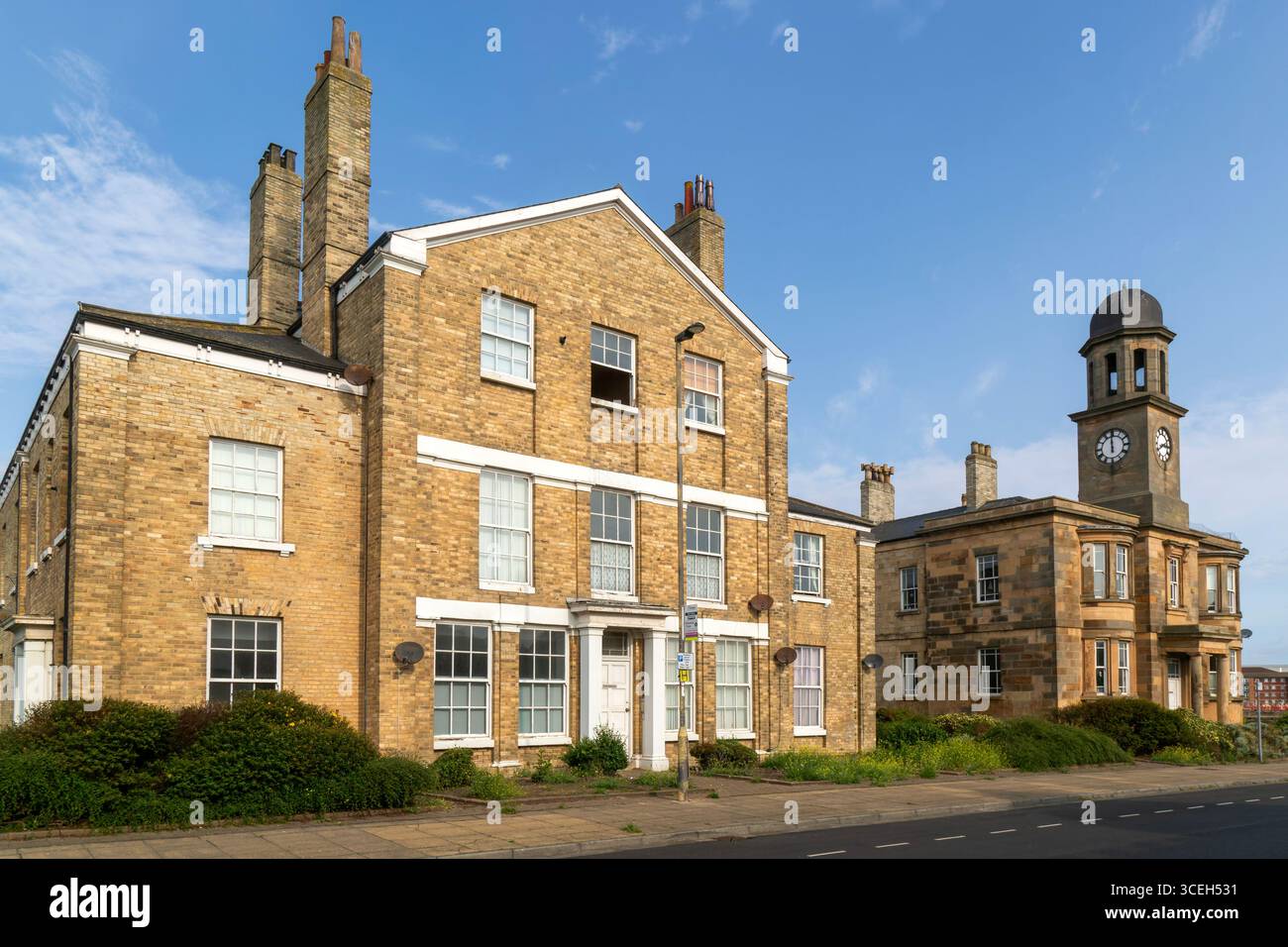 Old Custom House Building 1844 e Old Docks Office 1846 con torre dell'orologio, Hartlepool, County Durham, Inghilterra, Regno Unito Foto Stock