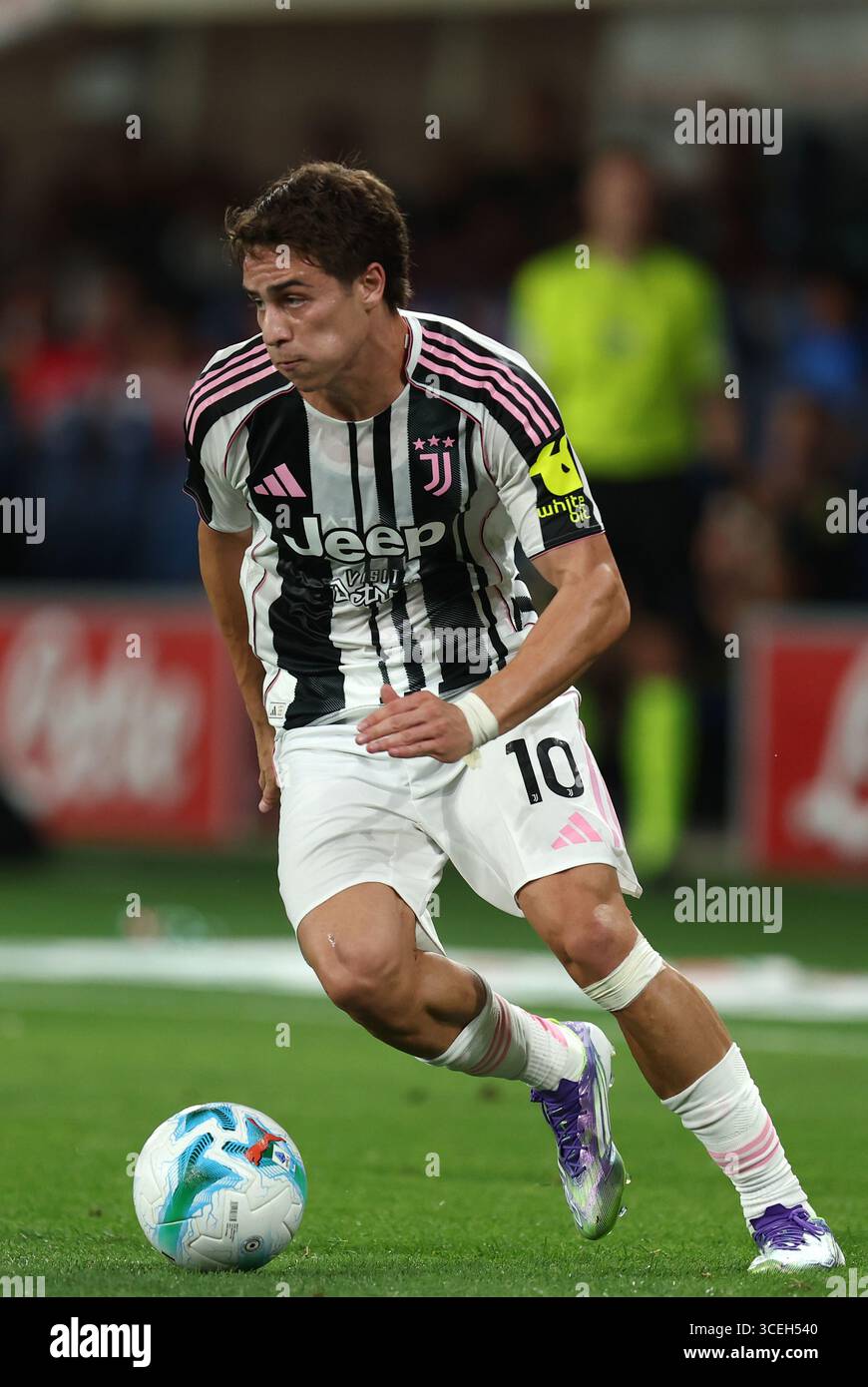 Kenan Yildiz della Juventus FC in azione durante l'amichevole tra Atalanta BC e Juventus FC allo stadio Gewiss il 16 agosto 2025 a Bergamo, Italia. Foto Stock