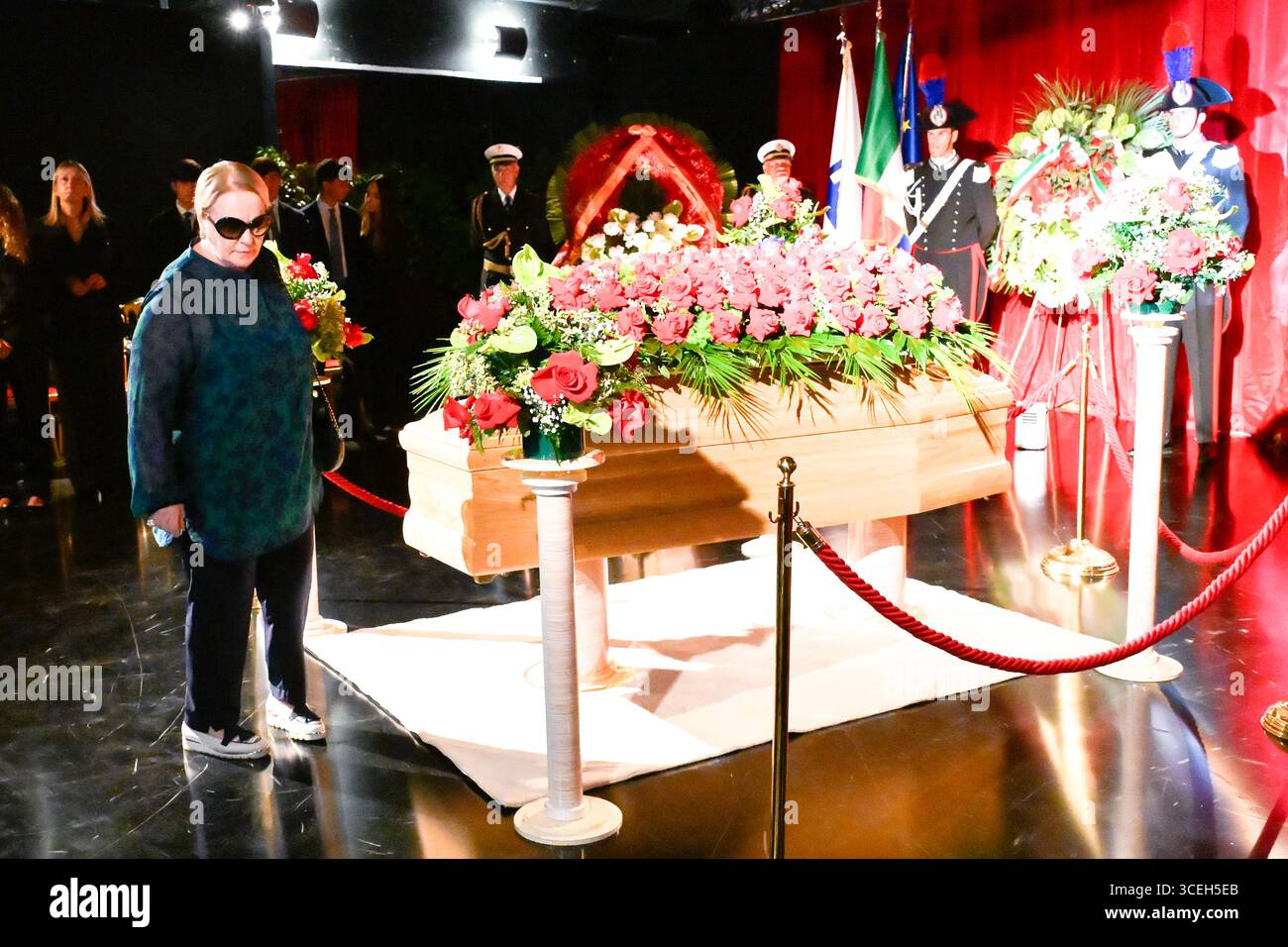 Roma, Italia. 18 agosto 2025. Roma, Pippo Baudo muore alla casa funeraria. Nella foto Katia Ricciarelli. Credito: Agenzia fotografica indipendente/Alamy Live News Foto Stock