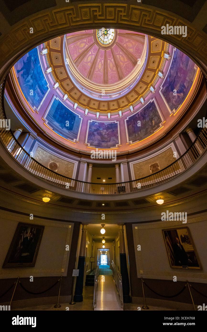 Montgomery, ALABAMA, USA - 9 ottobre 2024: I grandi corridoi dell'edificio interno dell'Alabama State House Foto Stock