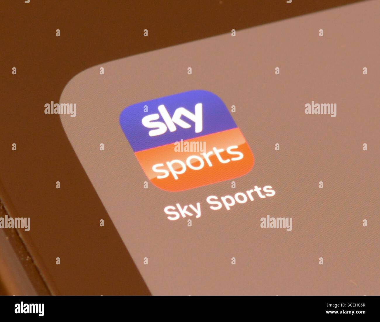Sky Sports News App sullo schermo di uno smartphone Foto Stock Sky Sports News App sullo schermo di uno smartphone Foto Stock