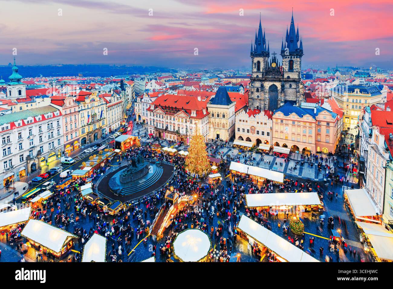 Praga, Repubblica Ceca Repubilc. Mercatino di Natale in Piazza della Città Vecchia. Foto Stock
