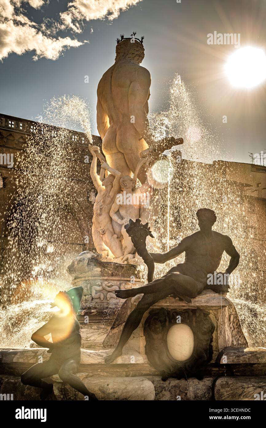 Fontana del Nettuno a Firenze, in Italia, si trova in Piazza della Signoria, di fronte a Palazzo Vecchio. Foto Stock