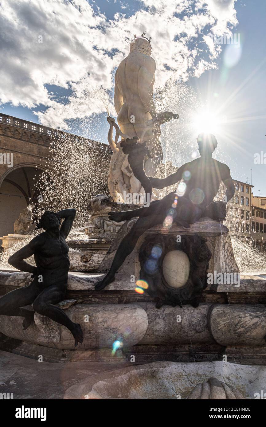 Fontana del Nettuno a Firenze, in Italia, si trova in Piazza della Signoria, di fronte a Palazzo Vecchio. Foto Stock