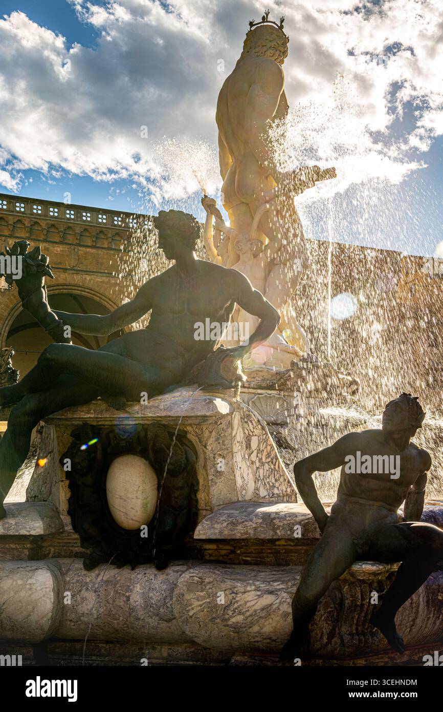 Fontana del Nettuno a Firenze, in Italia, si trova in Piazza della Signoria, di fronte a Palazzo Vecchio. Foto Stock