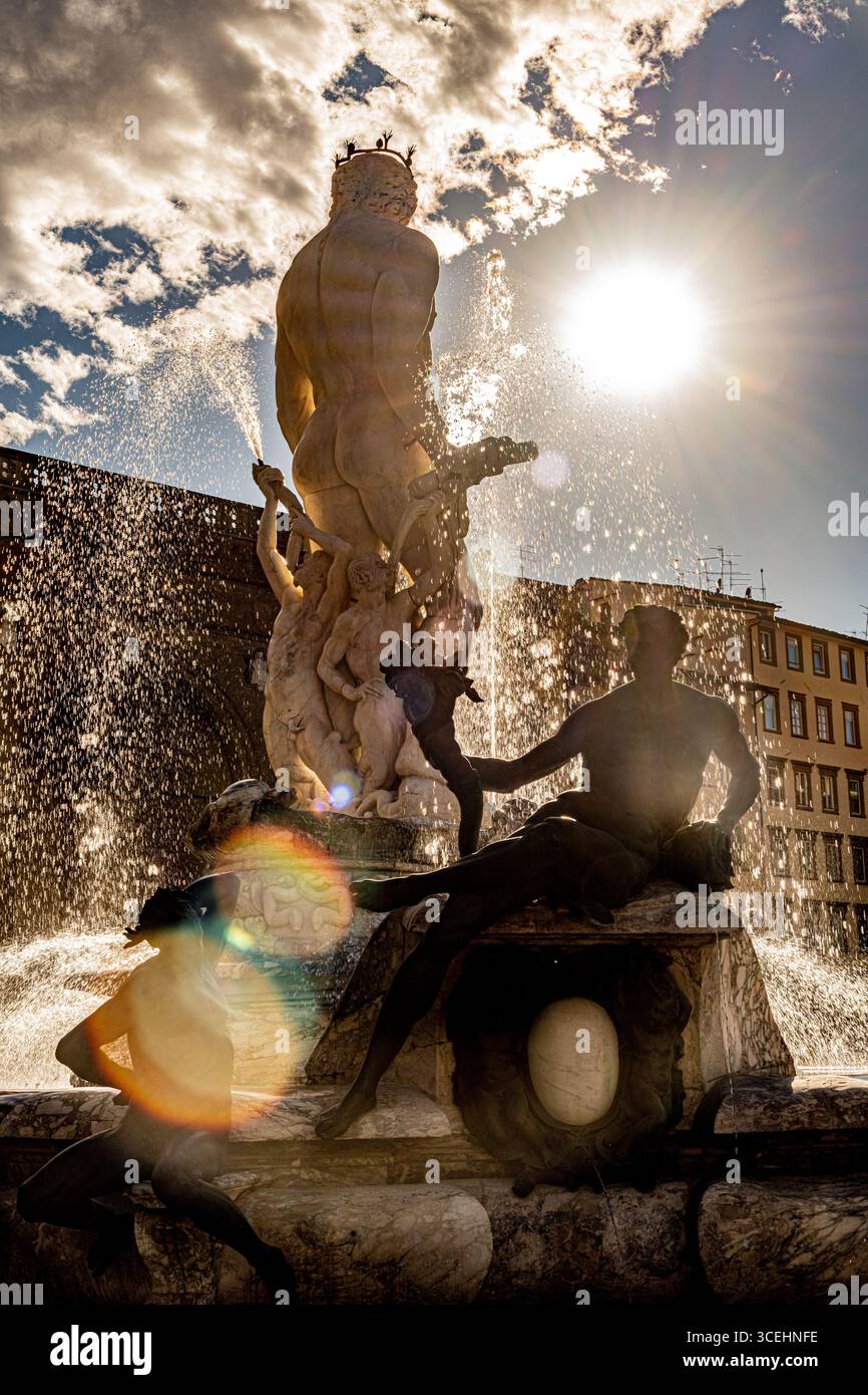 Fontana del Nettuno a Firenze, in Italia, si trova in Piazza della Signoria, di fronte a Palazzo Vecchio. Foto Stock