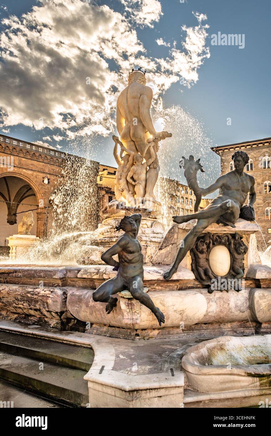 Fontana del Nettuno a Firenze, in Italia, si trova in Piazza della Signoria, di fronte a Palazzo Vecchio. Foto Stock