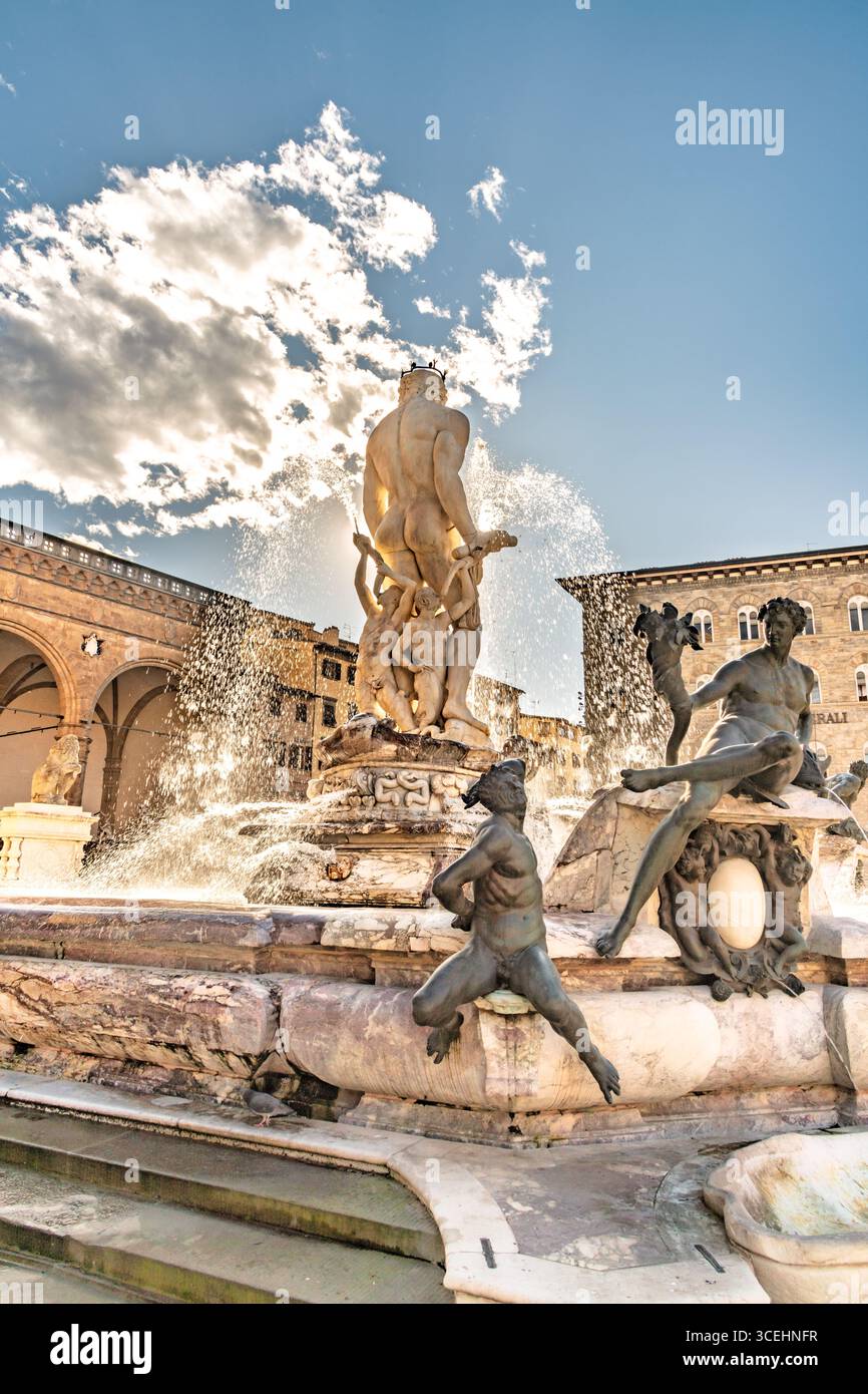 Fontana del Nettuno a Firenze, in Italia, si trova in Piazza della Signoria, di fronte a Palazzo Vecchio. Foto Stock
