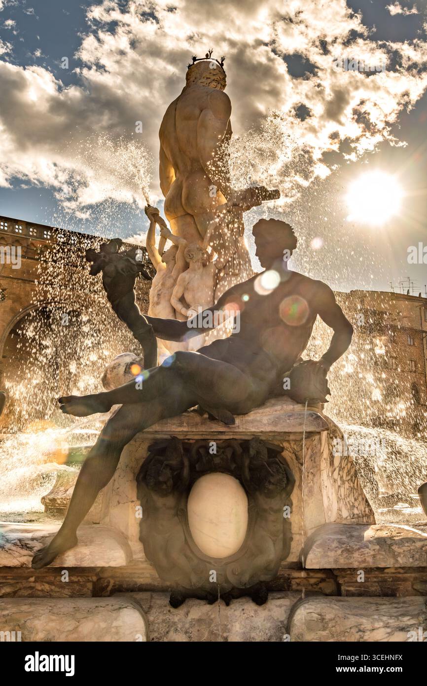 Fontana del Nettuno a Firenze, in Italia, si trova in Piazza della Signoria, di fronte a Palazzo Vecchio. Foto Stock