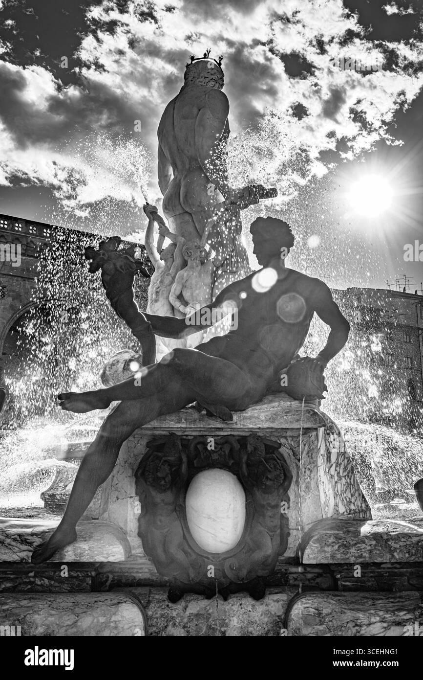 Fontana del Nettuno a Firenze, in Italia, si trova in Piazza della Signoria, di fronte a Palazzo Vecchio. Foto Stock