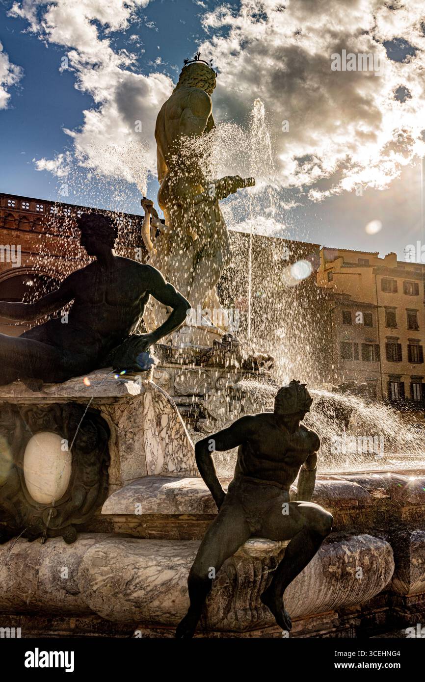 Fontana del Nettuno a Firenze, in Italia, si trova in Piazza della Signoria, di fronte a Palazzo Vecchio. Foto Stock