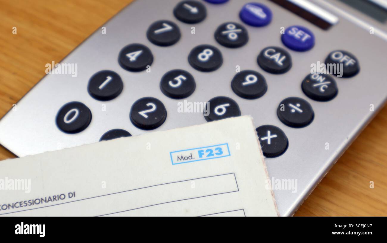 Modulo F23 documento per il pagamento delle imposte, dei dazi e delle sanzioni dovuti in Italia Foto Stock