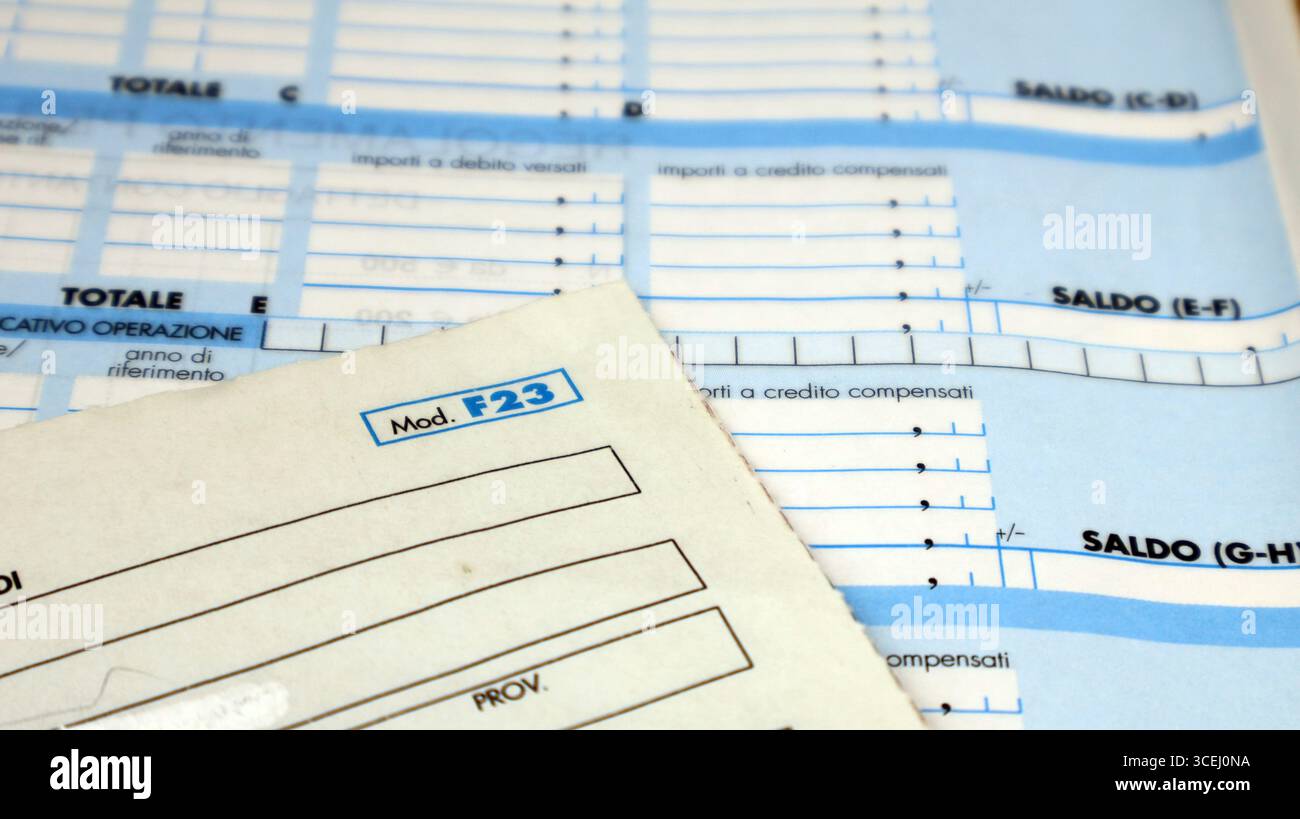 Modulo F23 documento per il pagamento delle imposte, dei dazi e delle sanzioni dovuti in Italia Foto Stock