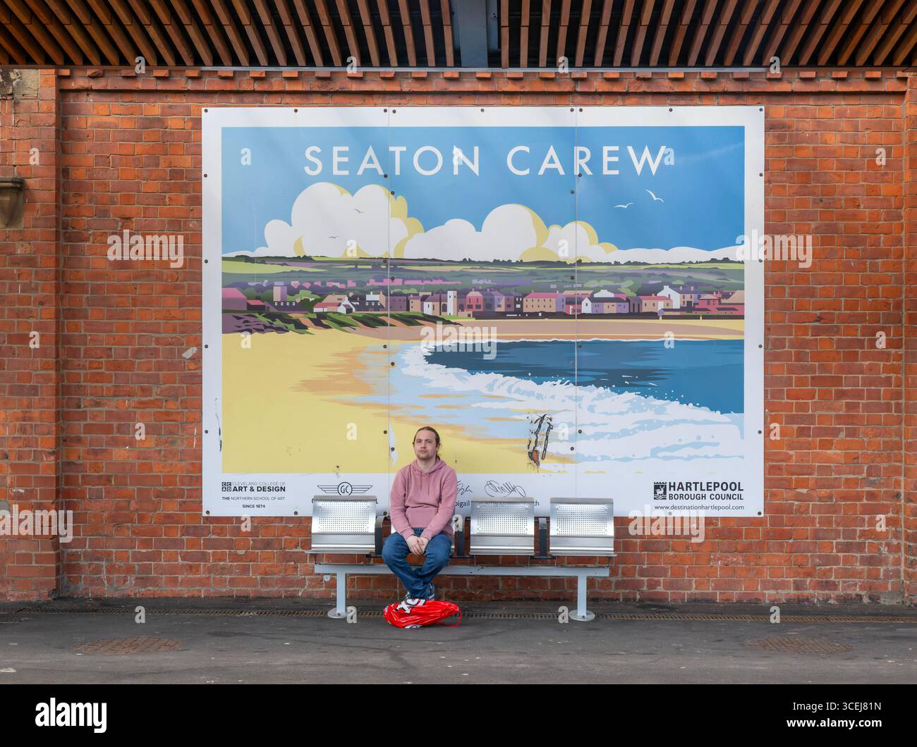 Poster per affissioni di promozione turistica presso la stazione ferroviaria, Hartlepool Borough Council, Durham, Inghilterra, Regno Unito - Seaton Carew Foto Stock
