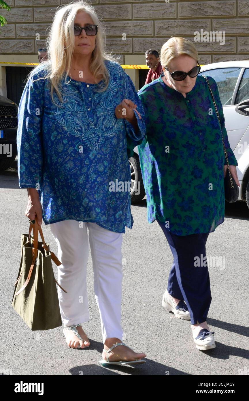 Mara Venier und Katia Ricciarelli bei der Abschiednahme von Pippo Baudo im Teatro delle vittorie. ROM, 18.08.2025 *** Mara Venier e Katia Ricciarelli alla cerimonia d'addio di Pippo Baudo al Teatro delle vittorie Roma, 18 08 2025 foto:XA.XM.xTinghinox/xFuturexImagex pippo 5813 Foto Stock