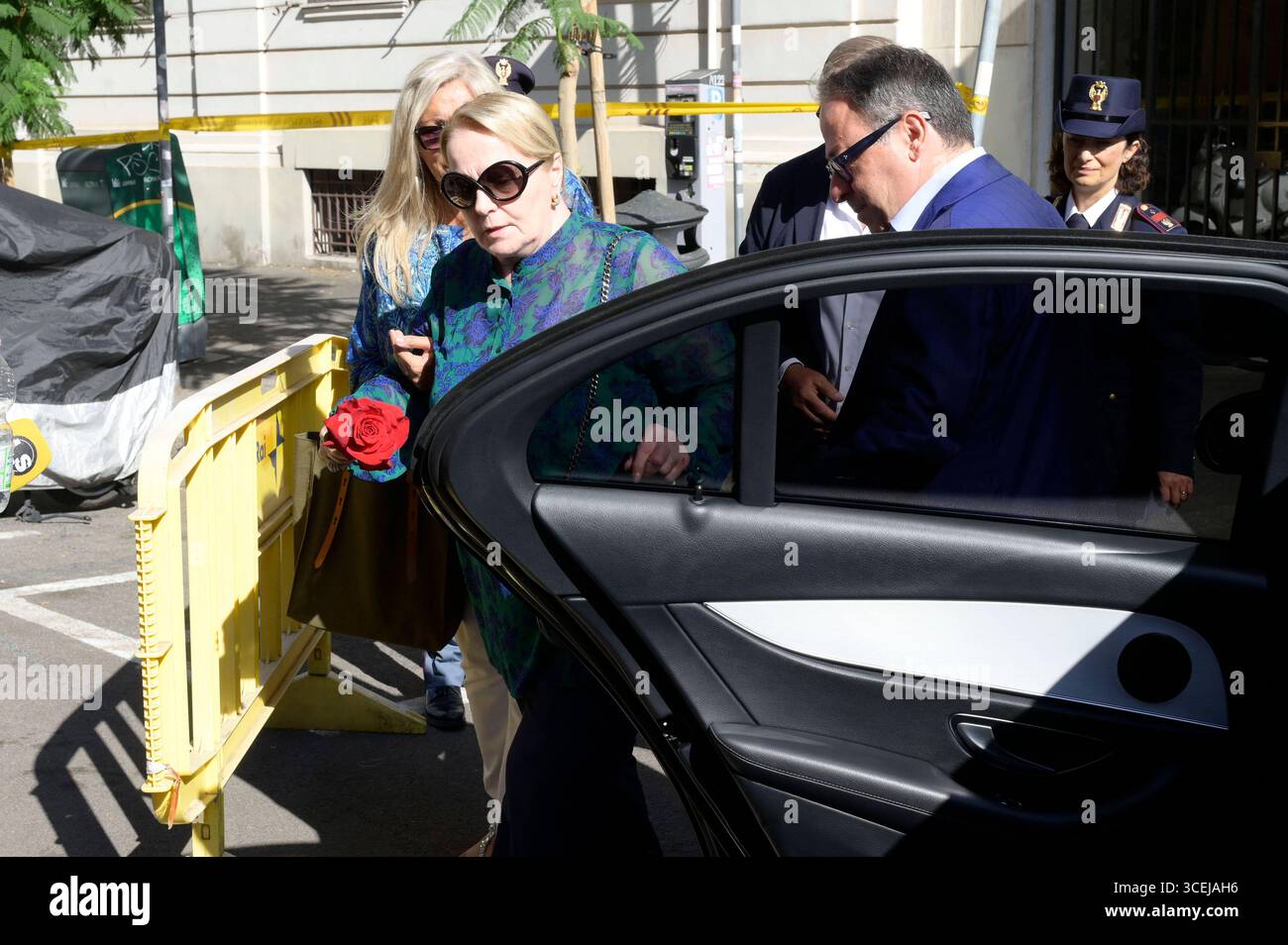 Katia Ricciarelli bei der Abschiednahme von Pippo Baudo im Teatro delle vittorie. ROM, 18.08.2025 *** Katia Ricciarelli che saluta Pippo Baudo al Teatro delle vittorie Roma, 18 08 2025 foto:XA.XM.xTinghinox/xFuturexImagex pippo 5810 Foto Stock