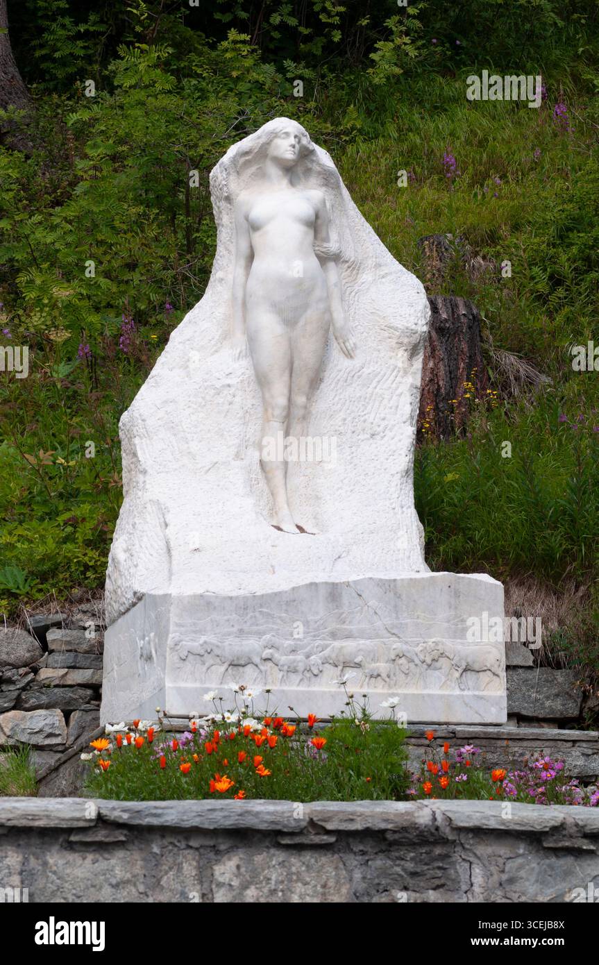 Svizzera, Engandina, St. Moritz, Museo Segantini, la bellezza liberata dalla materia A Segantini Statua di Leonardo Bistolfi Foto Stock