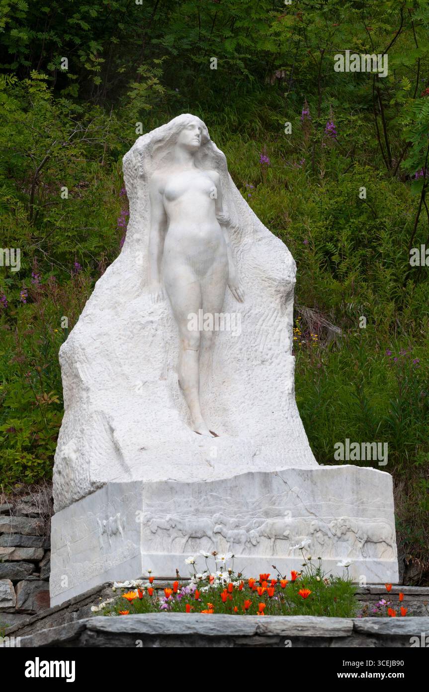 Svizzera, Engandina, St. Moritz, Museo Segantini, la bellezza liberata dalla materia A Segantini Statua di Leonardo Bistolfi Foto Stock