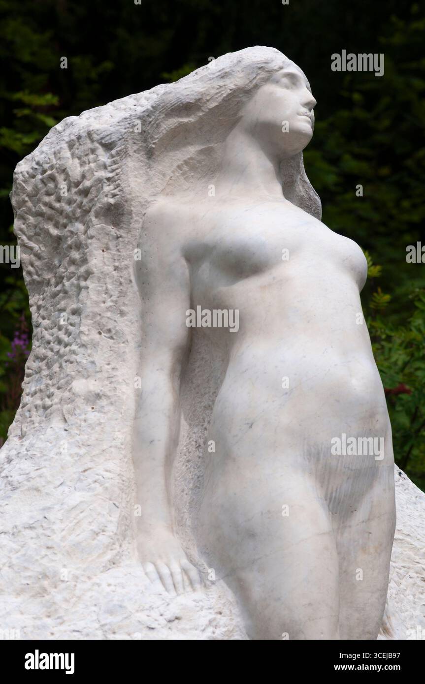 Svizzera, Engandina, St. Moritz, Museo Segantini, la bellezza liberata dalla materia A Segantini Statua di Leonardo Bistolfi Foto Stock