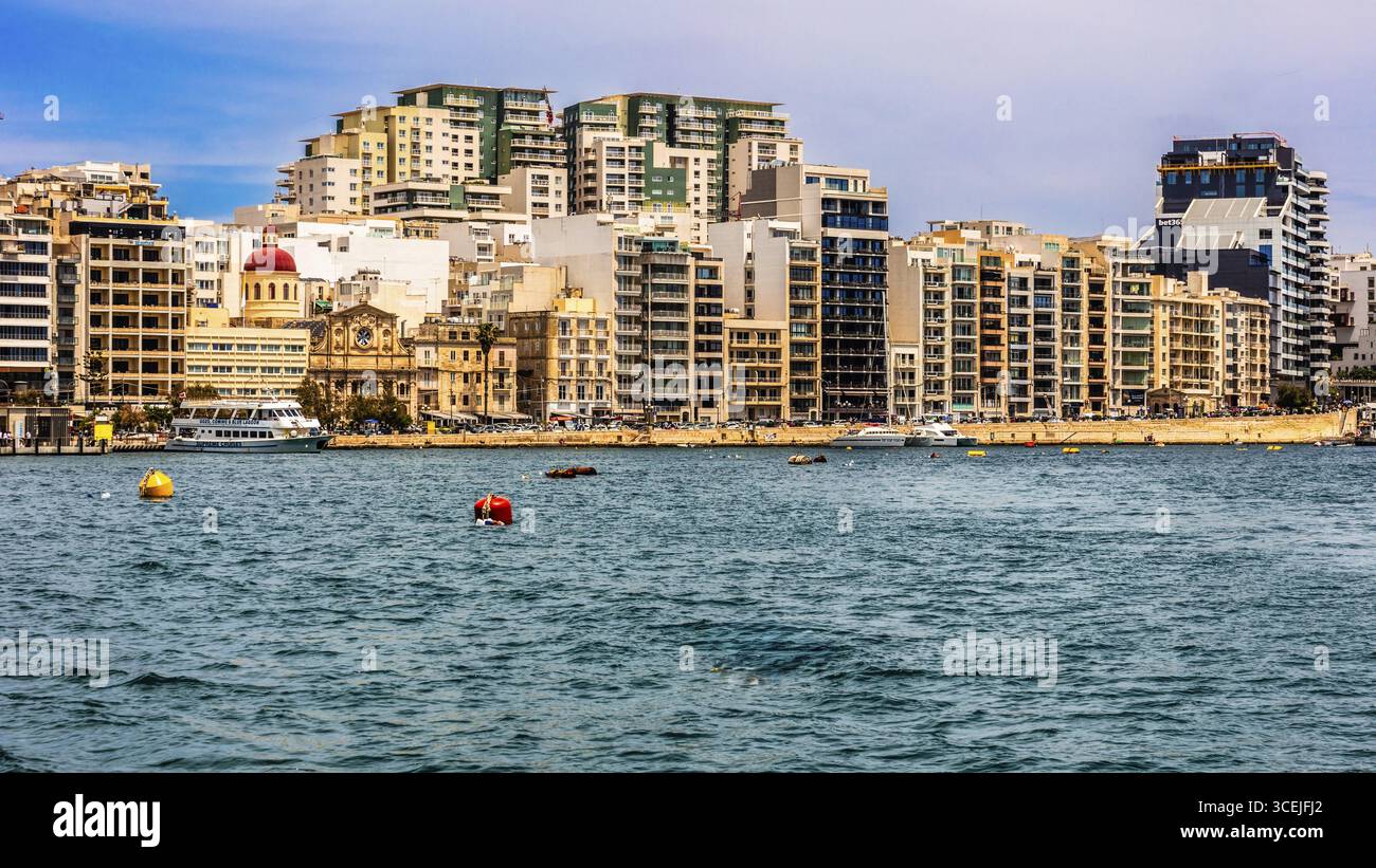 Sliema, località turistica sulla costa orientale di Malta Foto Stock