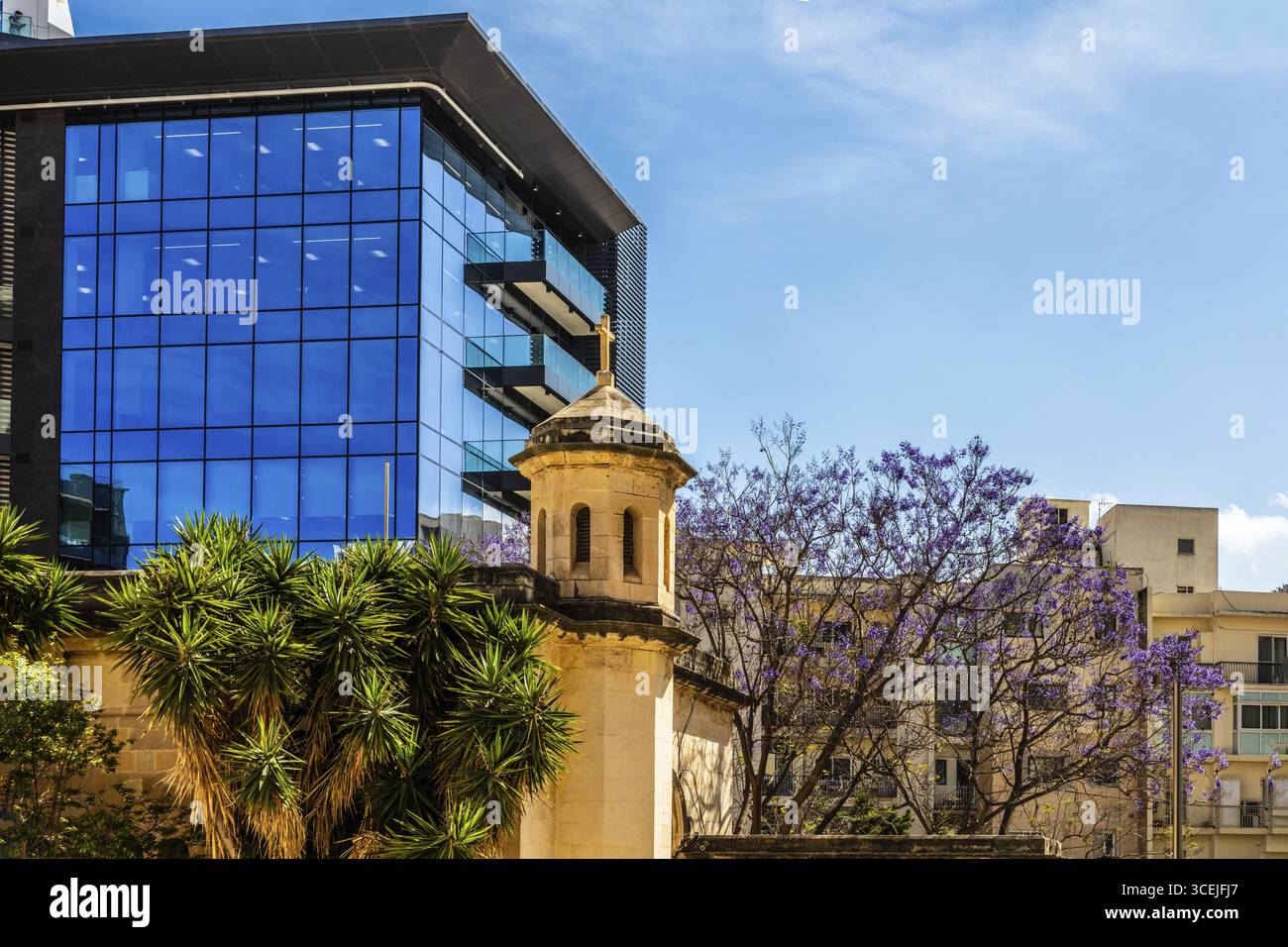 Sliema, località turistica sulla costa orientale di Malta Foto Stock