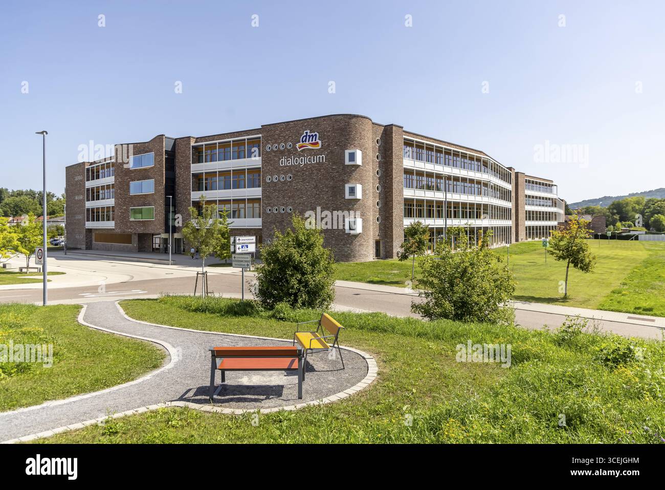 DM-dialogicum a Karlsruhe, sede centrale dell'azienda. dm è una catena di farmacie tedesca con oltre 4100 filiali. dm-drogerie markt e' il farmaco piu' grande Foto Stock