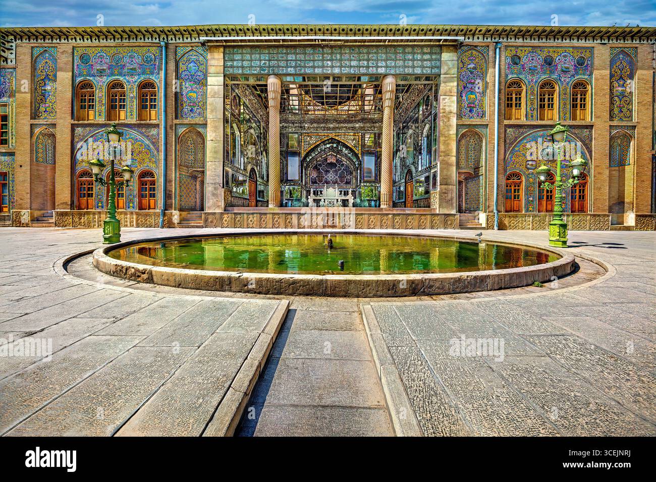 Palazzo del Golestan, sito dell'UNESCO a Teheran, Iran. Splendido arredamento persiano, perfetto per progetti culturali e storici. Foto Stock