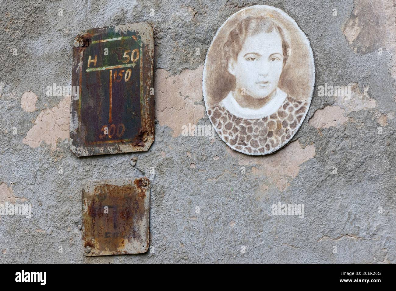 The Yard Gallery, un cortile residenziale con murales, Kaunas, Lituania, Nord Europa Foto Stock