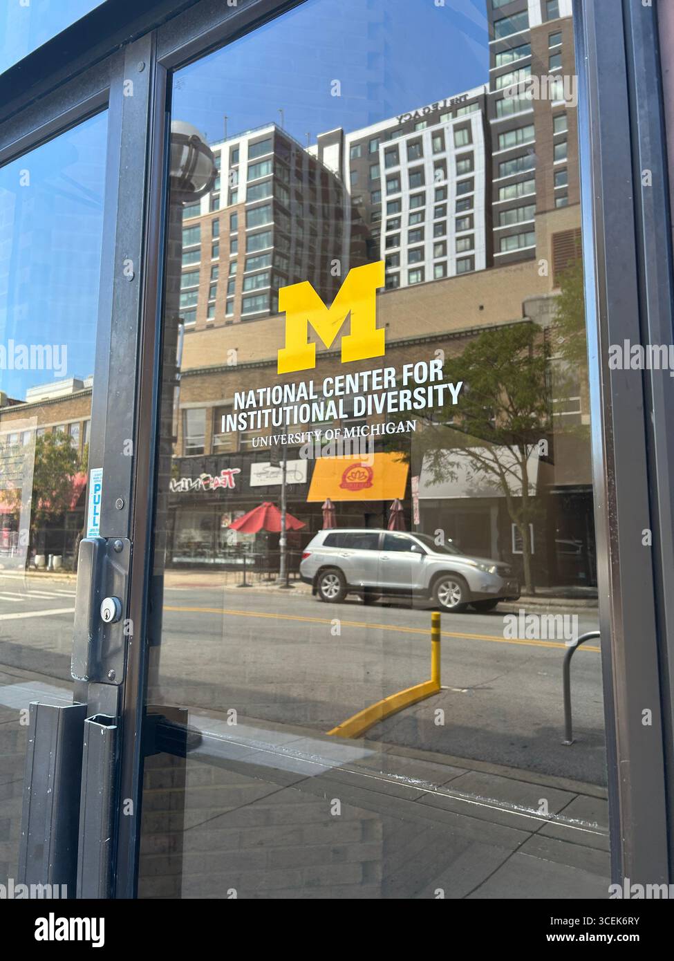 La porta del centro nazionale per la diversità istituzionale dell'Università del Michigan ad Ann Arbor, Michigan Foto Stock
