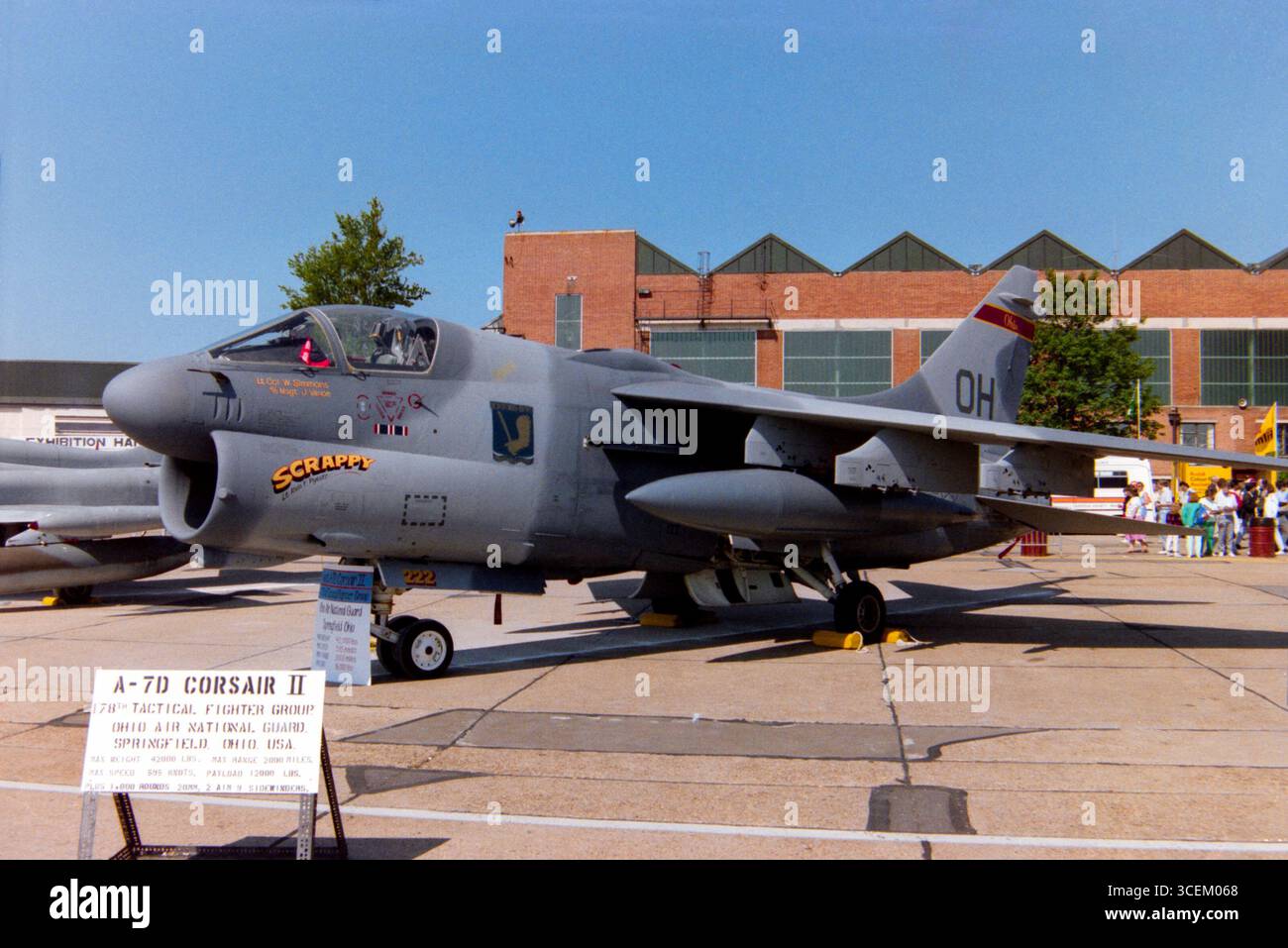 Aereo a reazione Ling-Temco-Vought A-7D Corsair II 69-6222 del 178th Tactical Fighter Group Ohio National Guard in mostra presso la Mildenhall Air Fete a RAF Mildenhall nel 1989. Si chiama Scrappy. Aereo da combattimento militare della Guardia Nazionale aerea Foto Stock