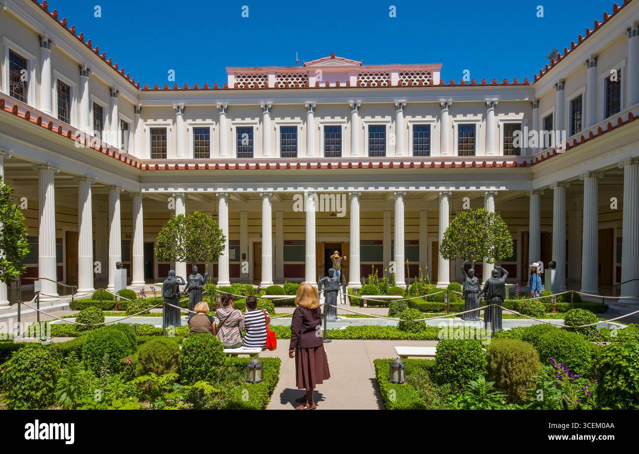 Peristilio interno giardino alla J. Paul Getty Museum, Getty Villa, Pacific Palisades, la Contea di Los Angeles, California, Stati Uniti d'America Foto Stock