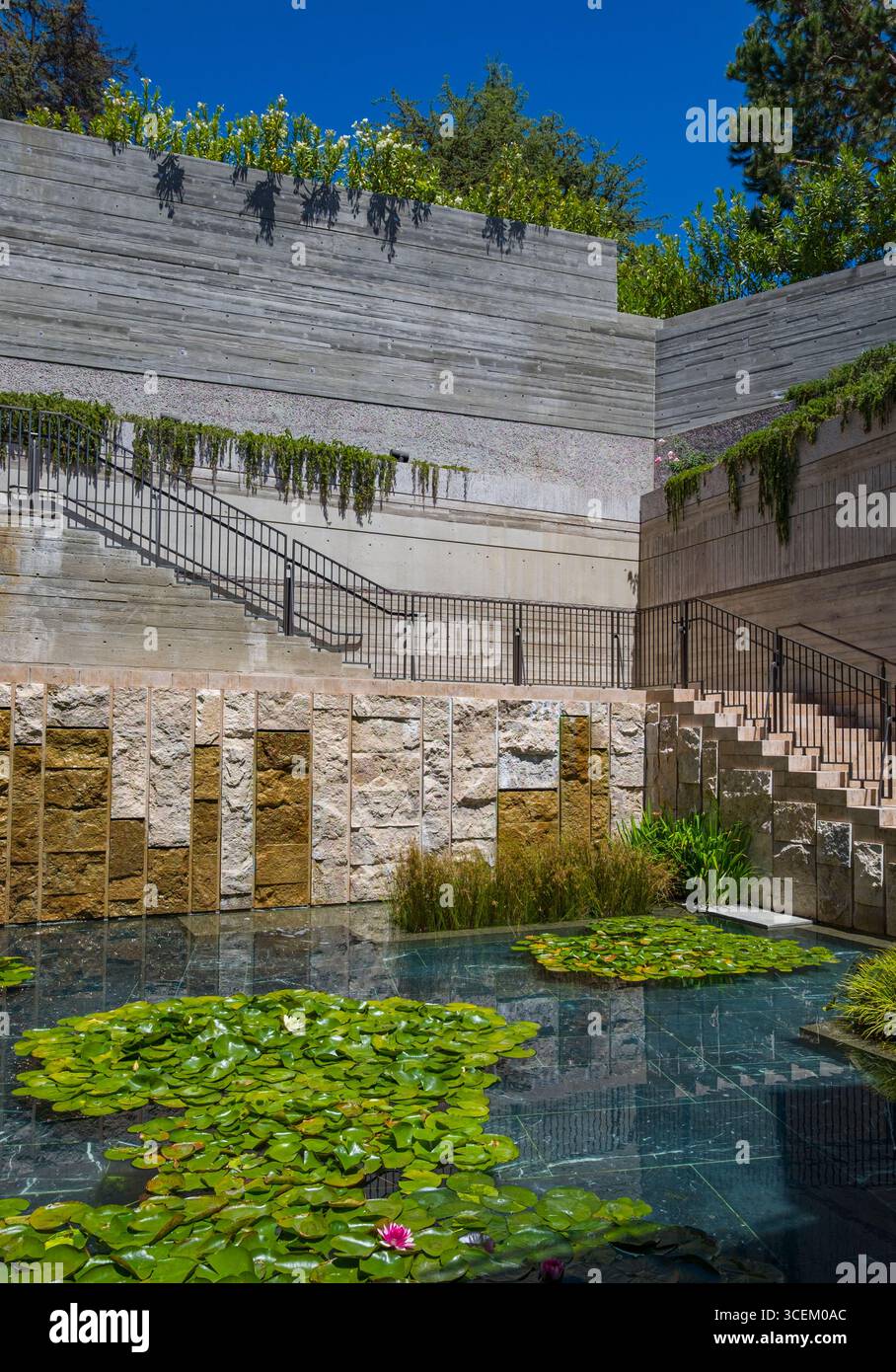 Al di fuori del J. Paul Getty Museum, Getty Villa, Pacific Palisades, la Contea di Los Angeles, California, Stati Uniti d'America Foto Stock