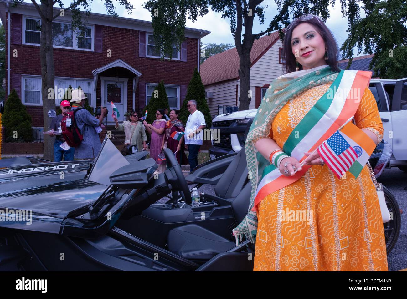 Ritratto della dottoressa Mariam Singh, Compliance Officer del Dipartimento delle correzioni di New York alla parata dell'India Day a Bellrose, Queens NY Foto Stock