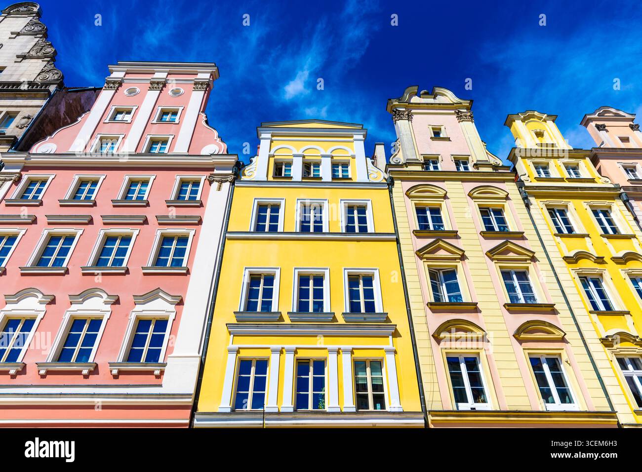 Colorate case storiche di proprietà presso la Piazza del mercato, la città vecchia, Breslavia, Slesia, Polonia Foto Stock